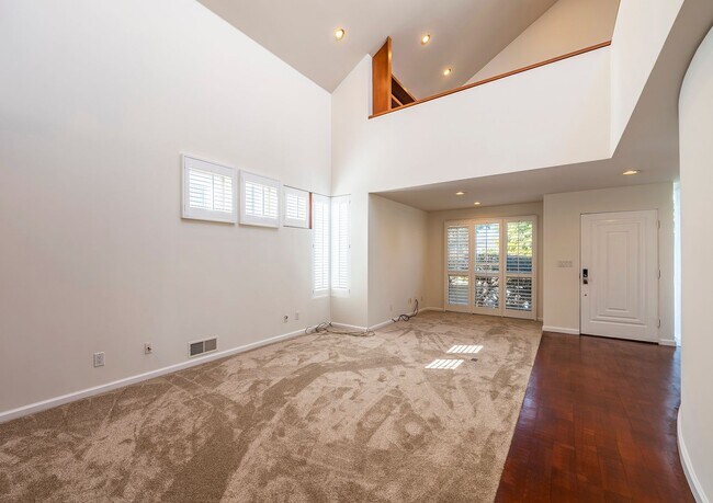 Building Photo - Warm & Inviting Manhattan Beach Rental Home!