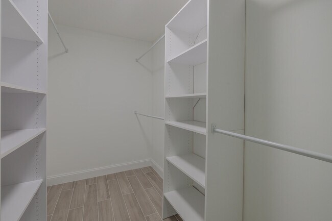 Building Photo - 842 SE Streamlet Ave