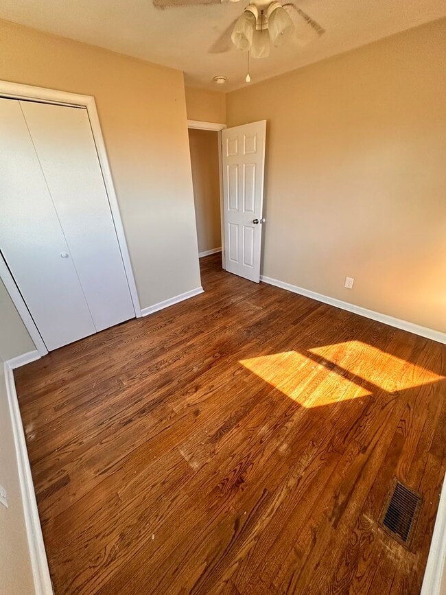 Building Photo - 505 Warren Rd NE