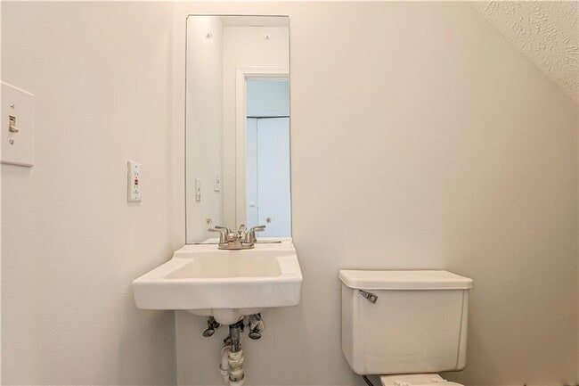 Building Photo - 732 S Candler St