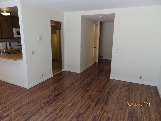 Building Photo - Two Bedroom Townhome in Linda Visa