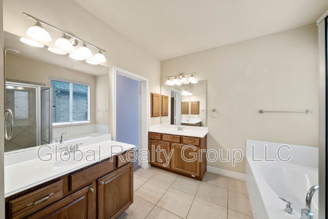 Building Photo - 431 Calm Springs