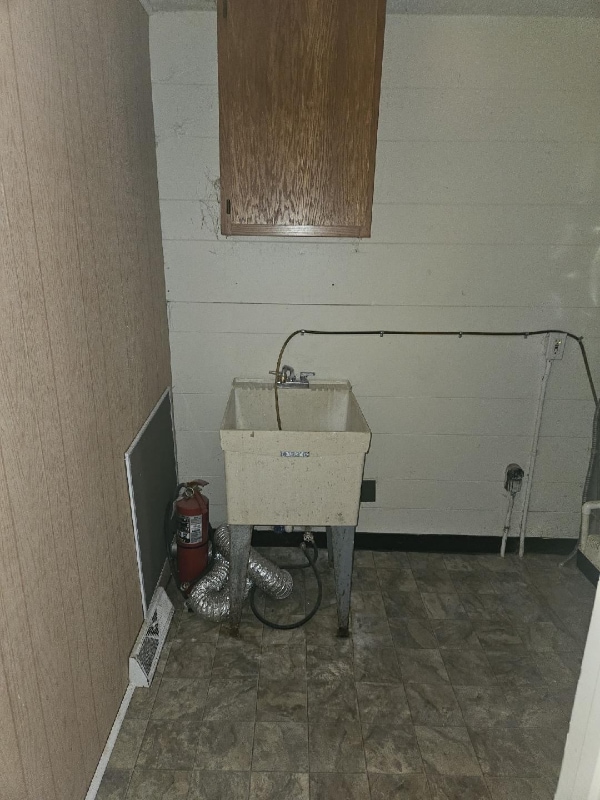 Building Photo - 1852 Beechmont St