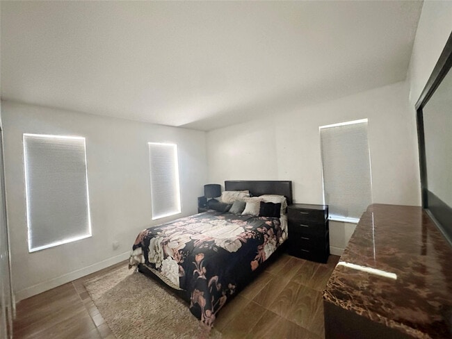 Building Photo - 704 NW 3rd Ave