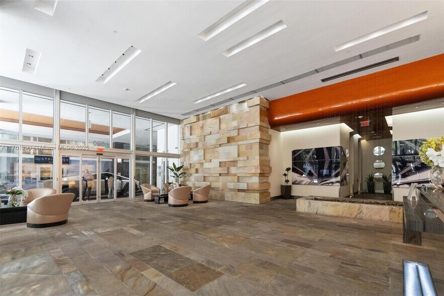 Building Photo - 500 Brickell Ave