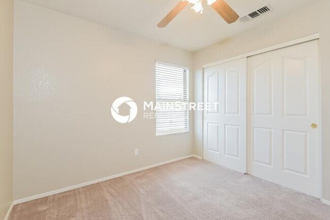 Building Photo - 4 Bedroom Pet-Friendly Home in TUCSON, AZ with Main Street Renewal