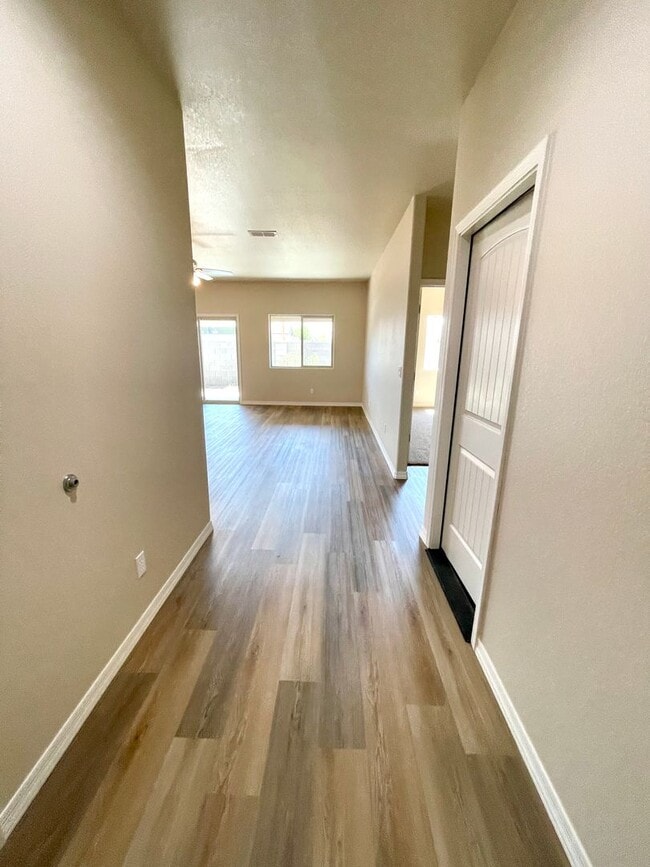 Building Photo - Beautiful 2024 Built 3 Bedroom Home in Leg...