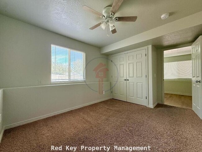 Building Photo - 900 W Single Family Home