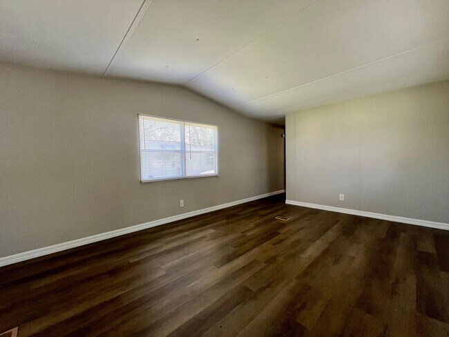 Building Photo - ***ADULT COMMUNITY***  2 Bed/2 Bath in Tho...
