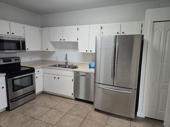 Building Photo - 18002 Birdwater Dr