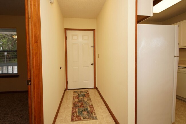 Building Photo - Waterfront Townhome in Central Niceville