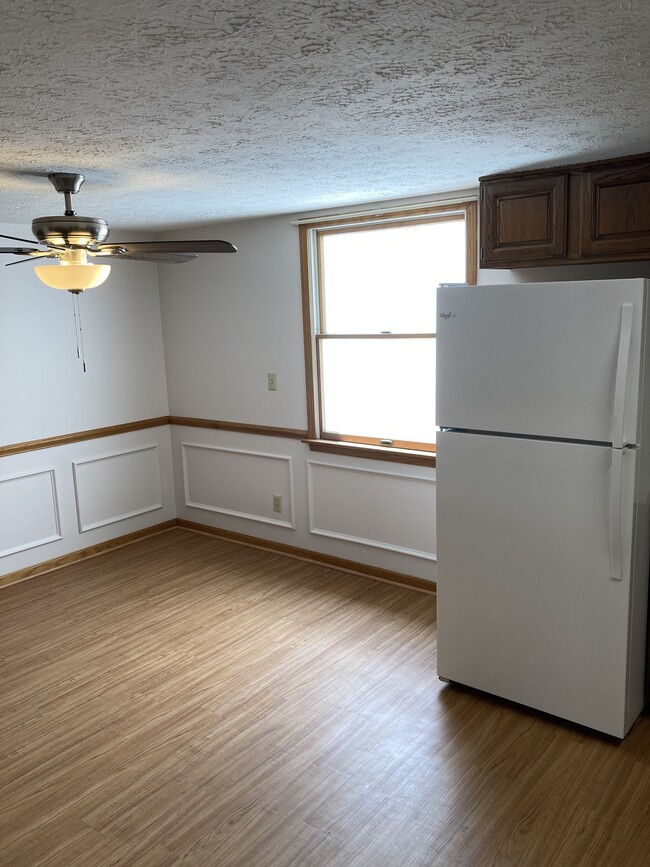 Dining area - 7065 Starcliff Ave NW