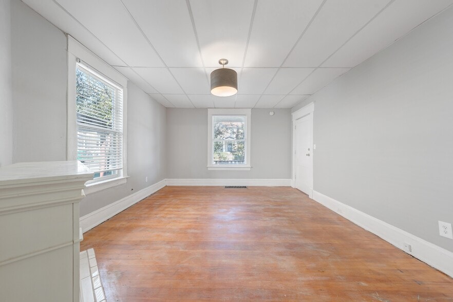 Building Photo - 812 Marshall Ave SW