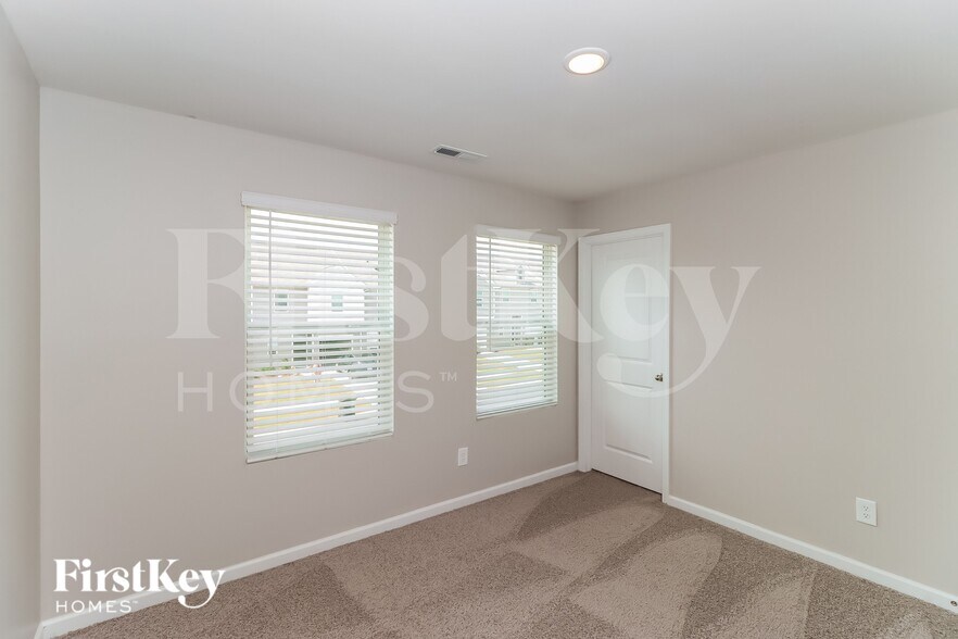 Building Photo - 10723 Rivergate Dr NW