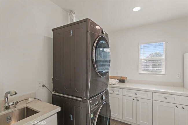 Building Photo - 9219 Colorado Ave