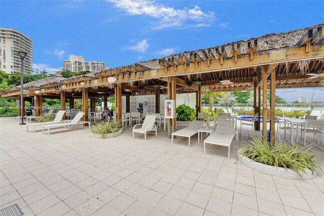 Building Photo - 20281 E Country Club Dr
