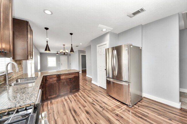 Building Photo - 2820 Holman St