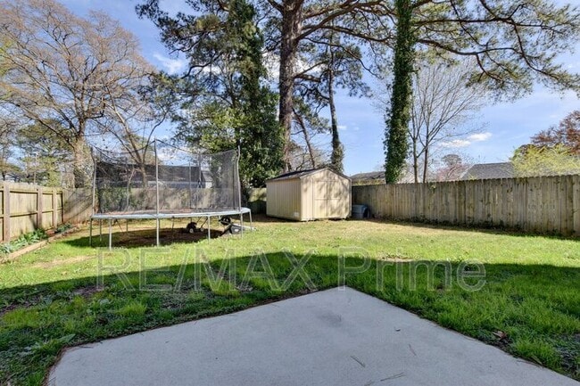 Building Photo - 8028 Glade Rd