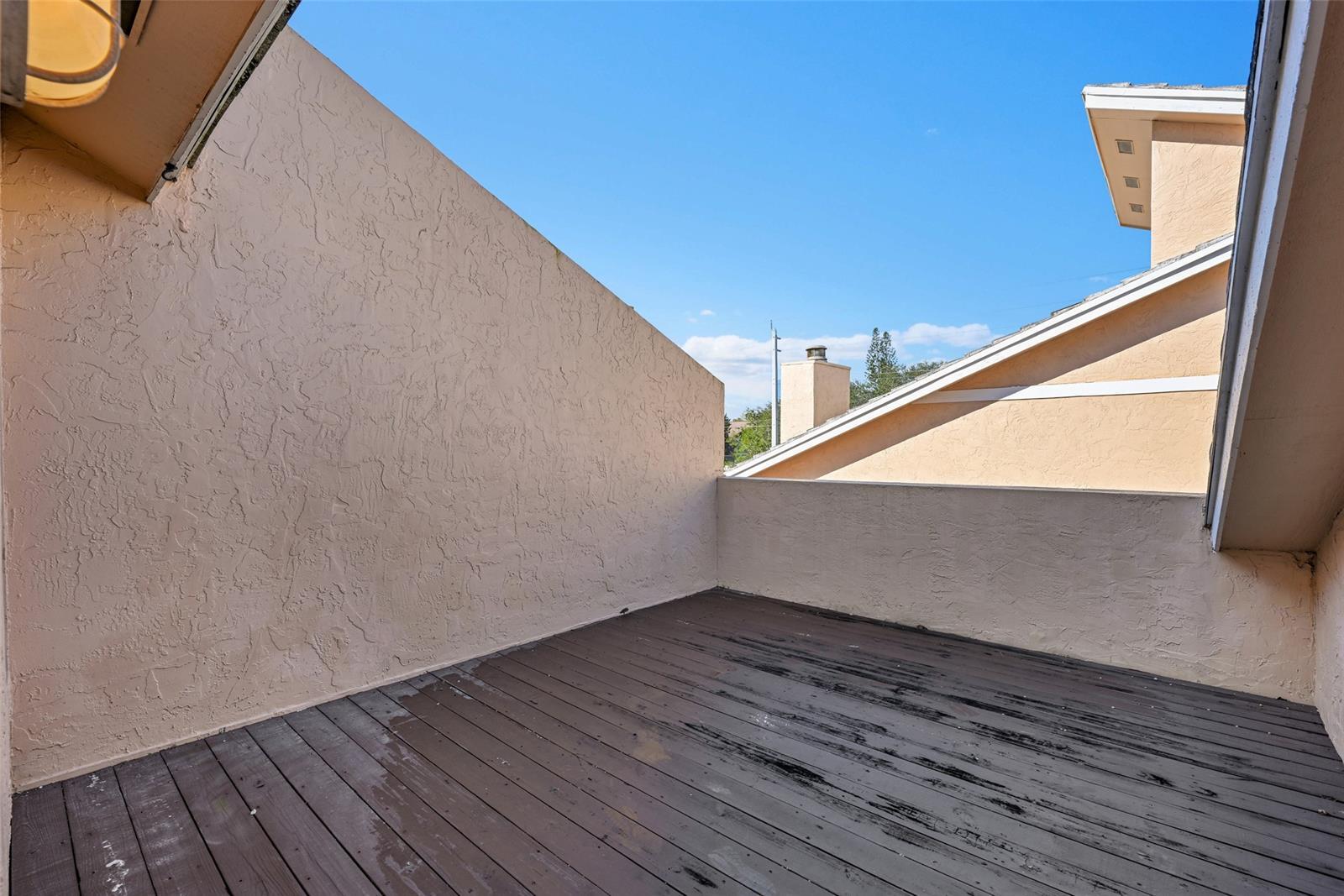 Building Photo - 4011 Coral Springs Dr