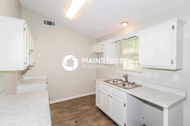 Building Photo - 3 Bedroom Pet-Friendly Home in Millington, TN with Main Street Renewal