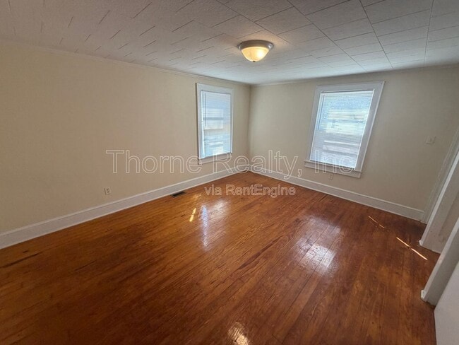 Building Photo - 940 Blandwood Ave