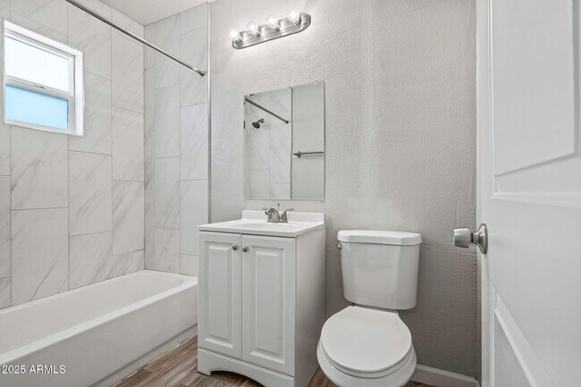 Building Photo - 528 E Pierson St