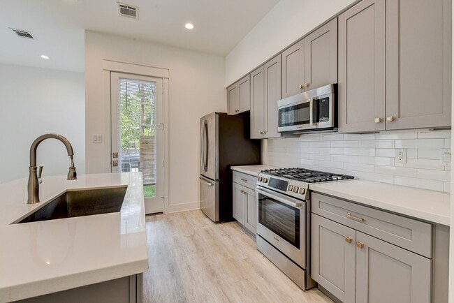 Building Photo - 2539 Judiway St