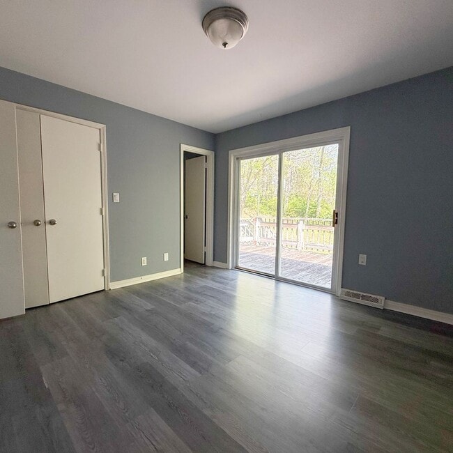 Building Photo - Updated 3-Bedroom with Bonus Room, Deck & Screened-In Porch