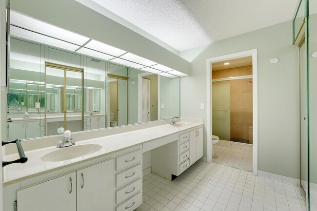 Building Photo - 13679 Date Palm Ct