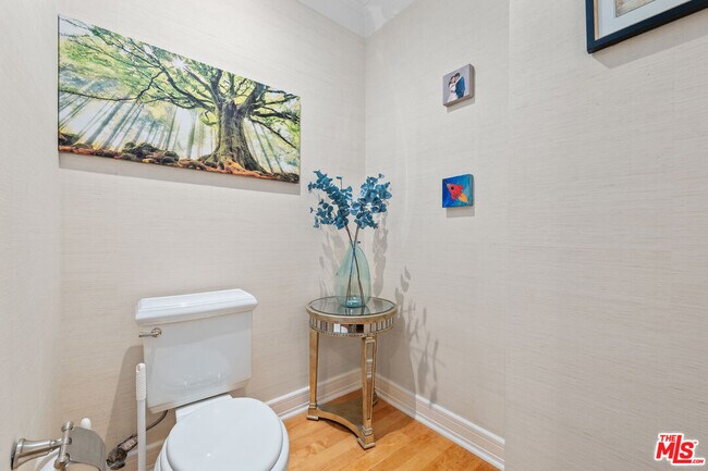 Building Photo - 411 N Oakhurst Dr