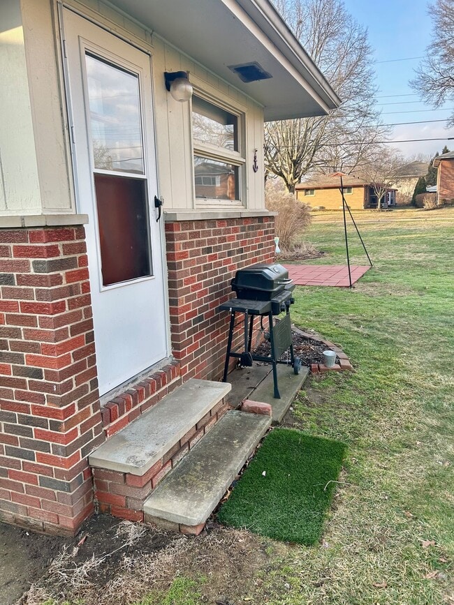 Building Photo - 245 Winchester Rd