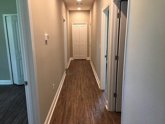 Building Photo - 3/2 House For Rent in Northside Jax!