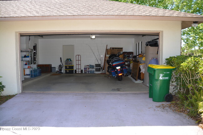 Building Photo - 1045 Pine Island Rd
