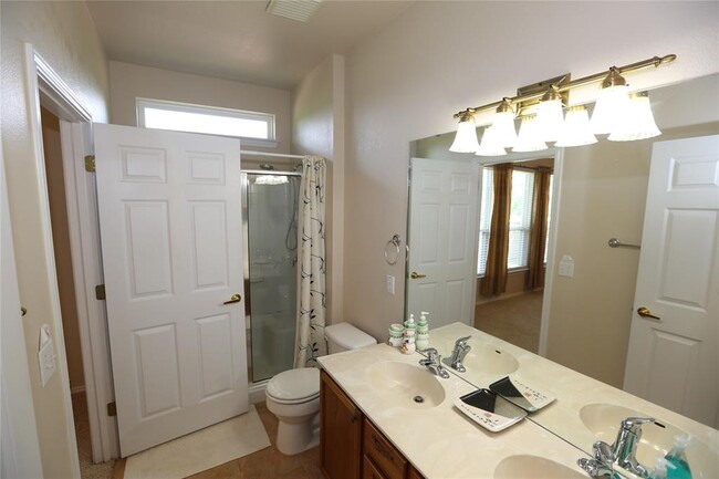 Building Photo - 233 Bonham Loop