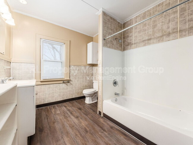 Building Photo - 730 Siebert St