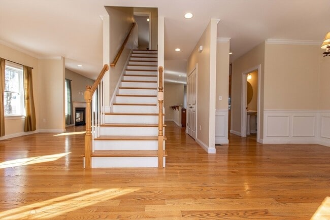 Building Photo - 8 Summer Hill Cir