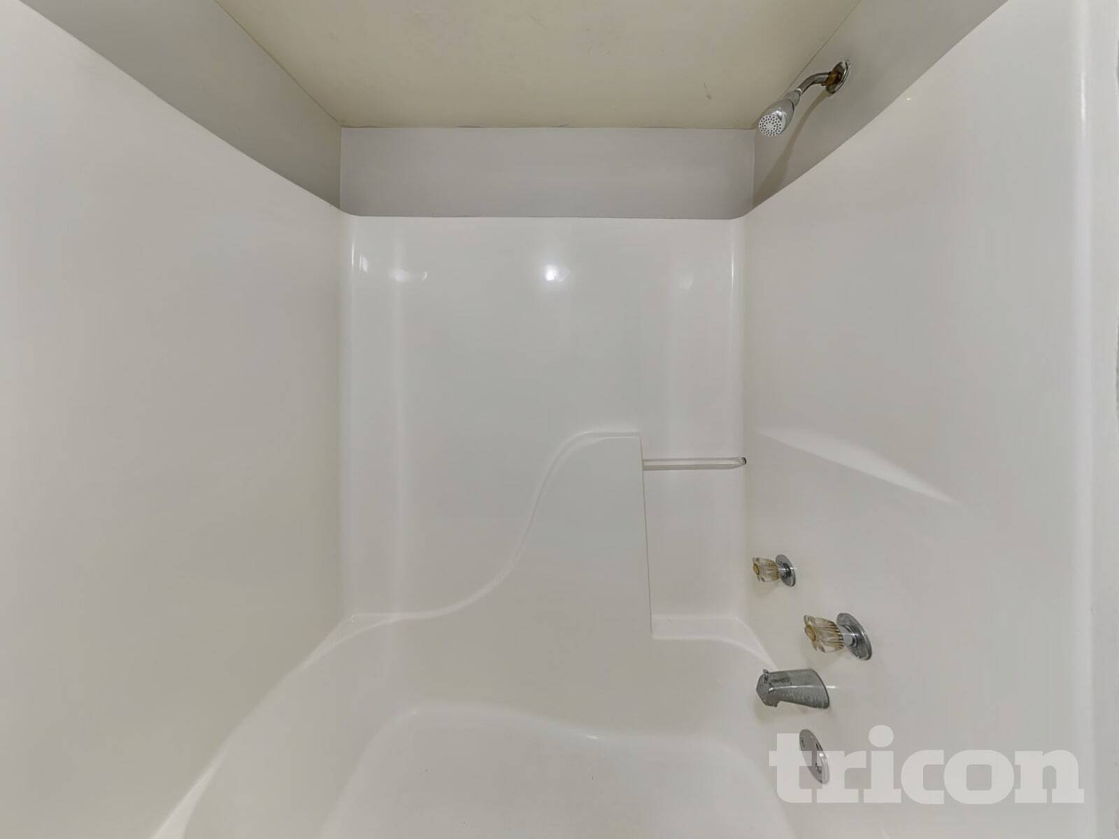 Building Photo - 3740 Longview Dr