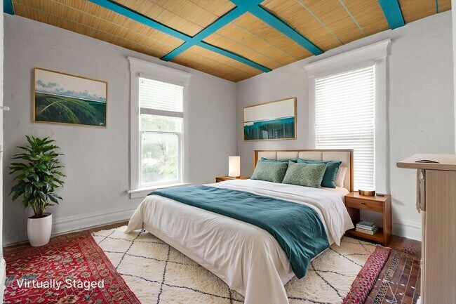 Building Photo - Huge Brick House in Victorian Village/Short North, Beautiful Woodwork 3 Car Garage and Swimming pool