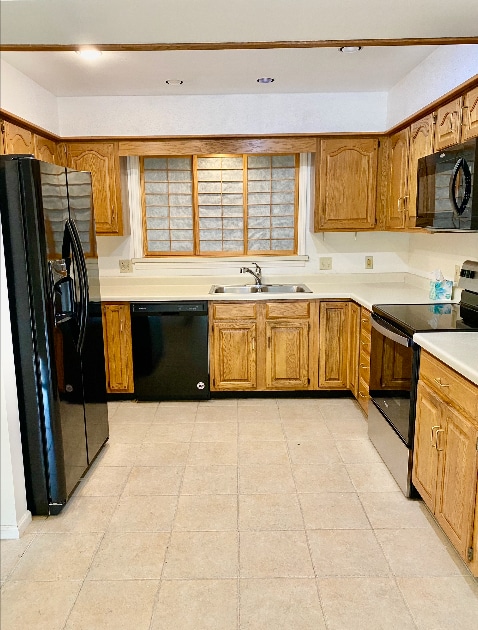 Building Photo - 3 bedroom 3 bathroom Condo in The Oaks