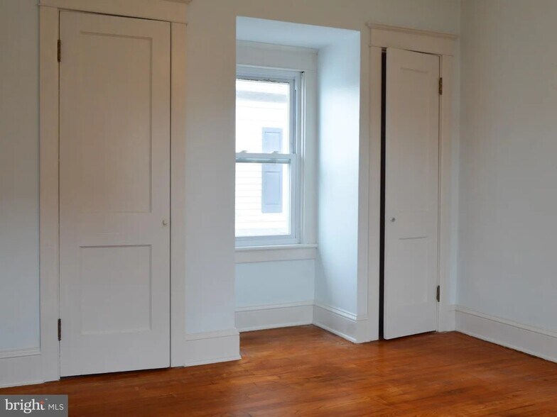 Building Photo - 2203 Fairview Ave