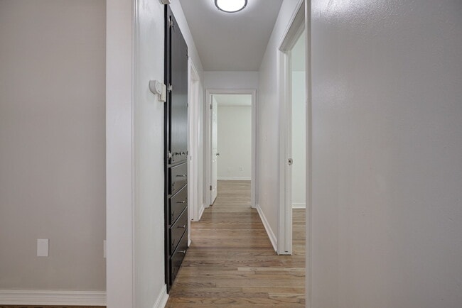 Building Photo - 1520 Brookdale Dr