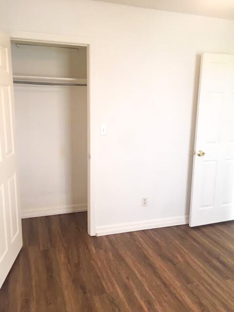 Building Photo - 1000 N Red St