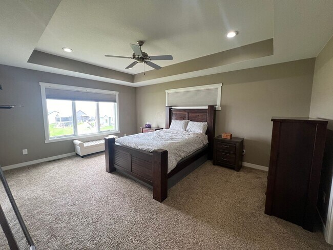 Building Photo - Beautiful 5-bed, 3.5-bath Single Family Home!