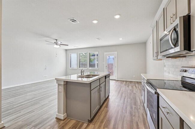 Building Photo - 111 Amber Fields Trail