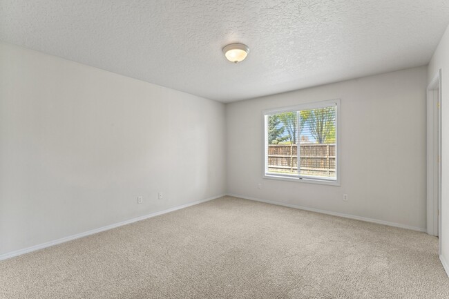 Building Photo - 3589 N Chatterton Way