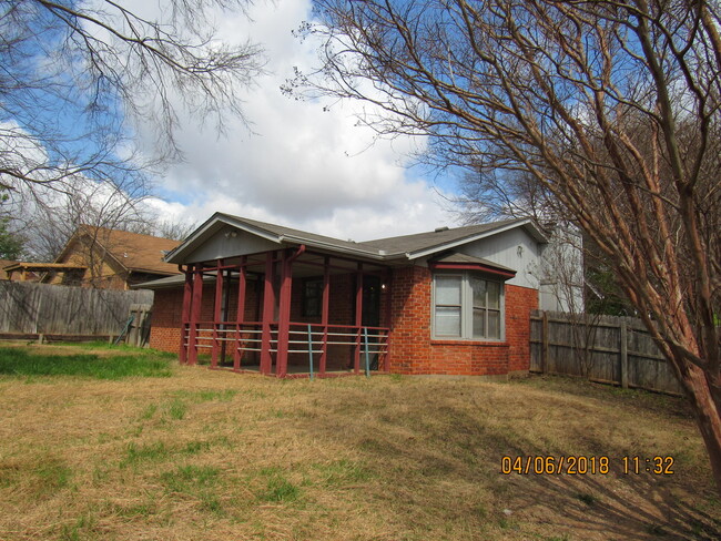 Building Photo - Eastside home