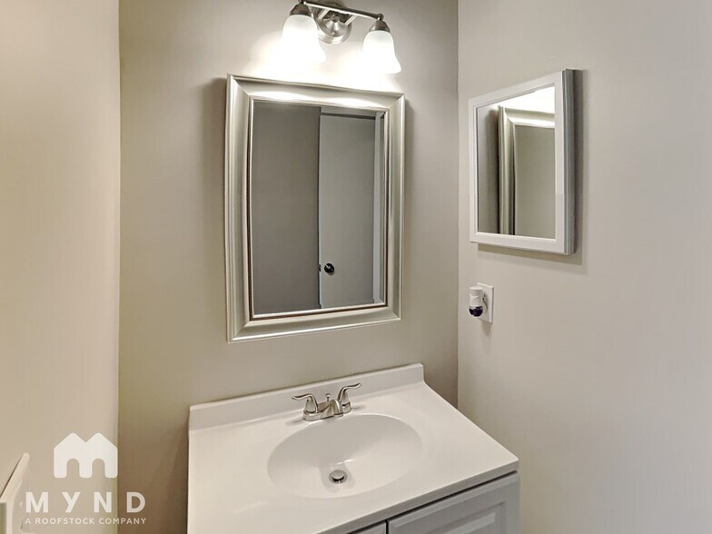 Building Photo - 5158 Sand Ridge Ct