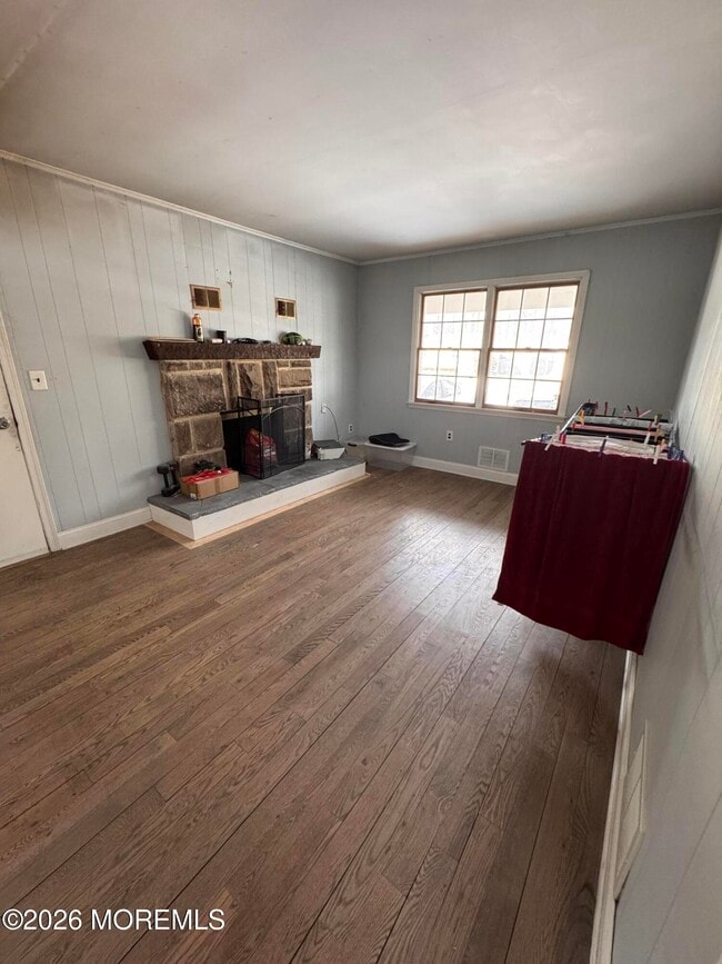 Building Photo - 422 W Lake Ave