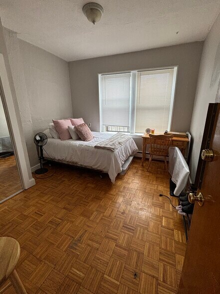 Building Photo - 47 Joy St