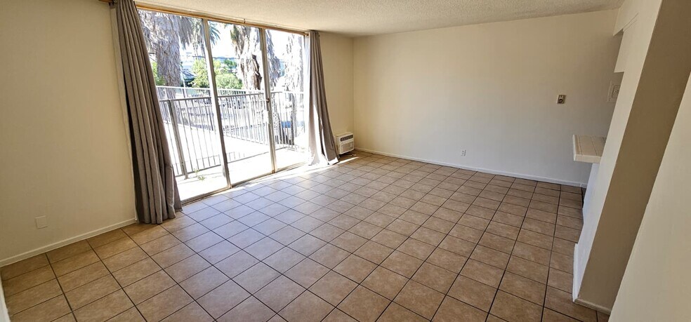 Building Photo - 206 N Park View St